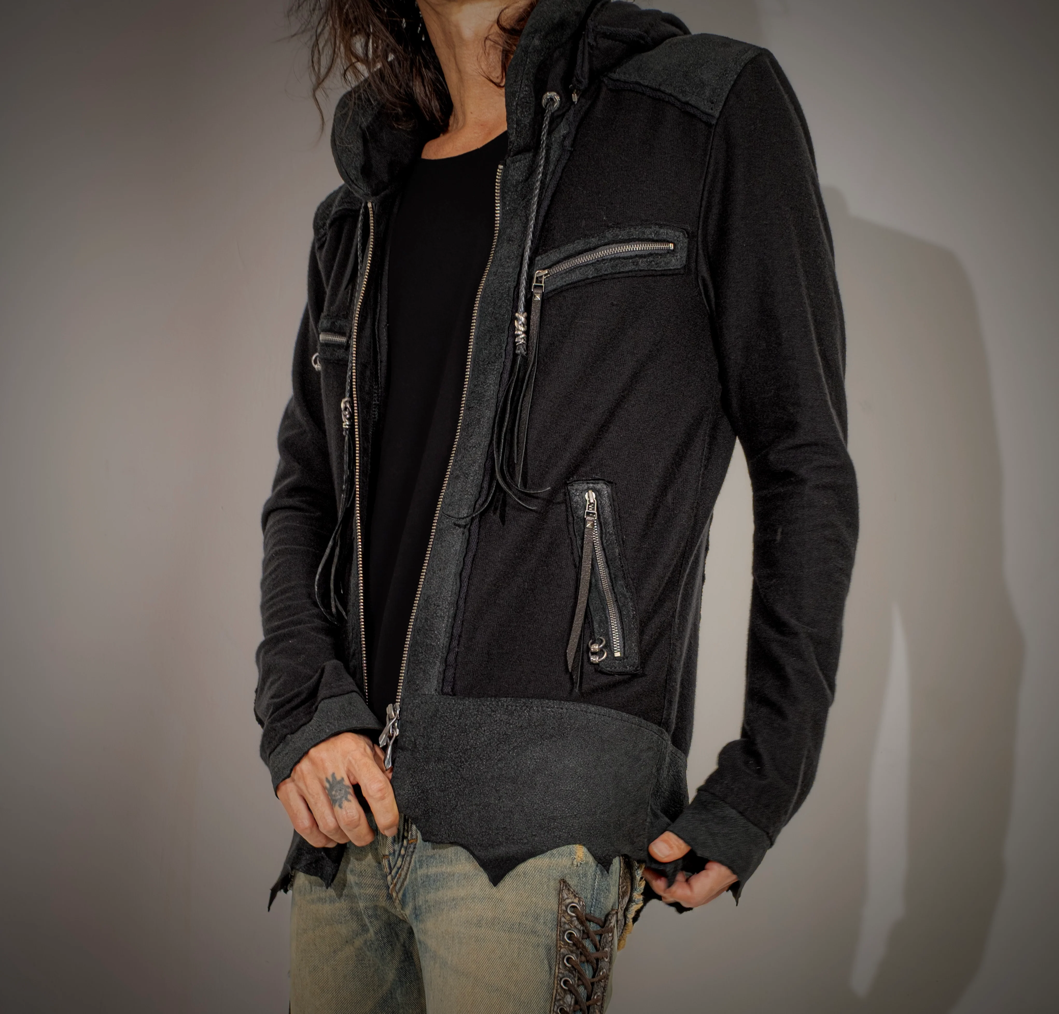 L. Breaker Hoodie Black - Image 3