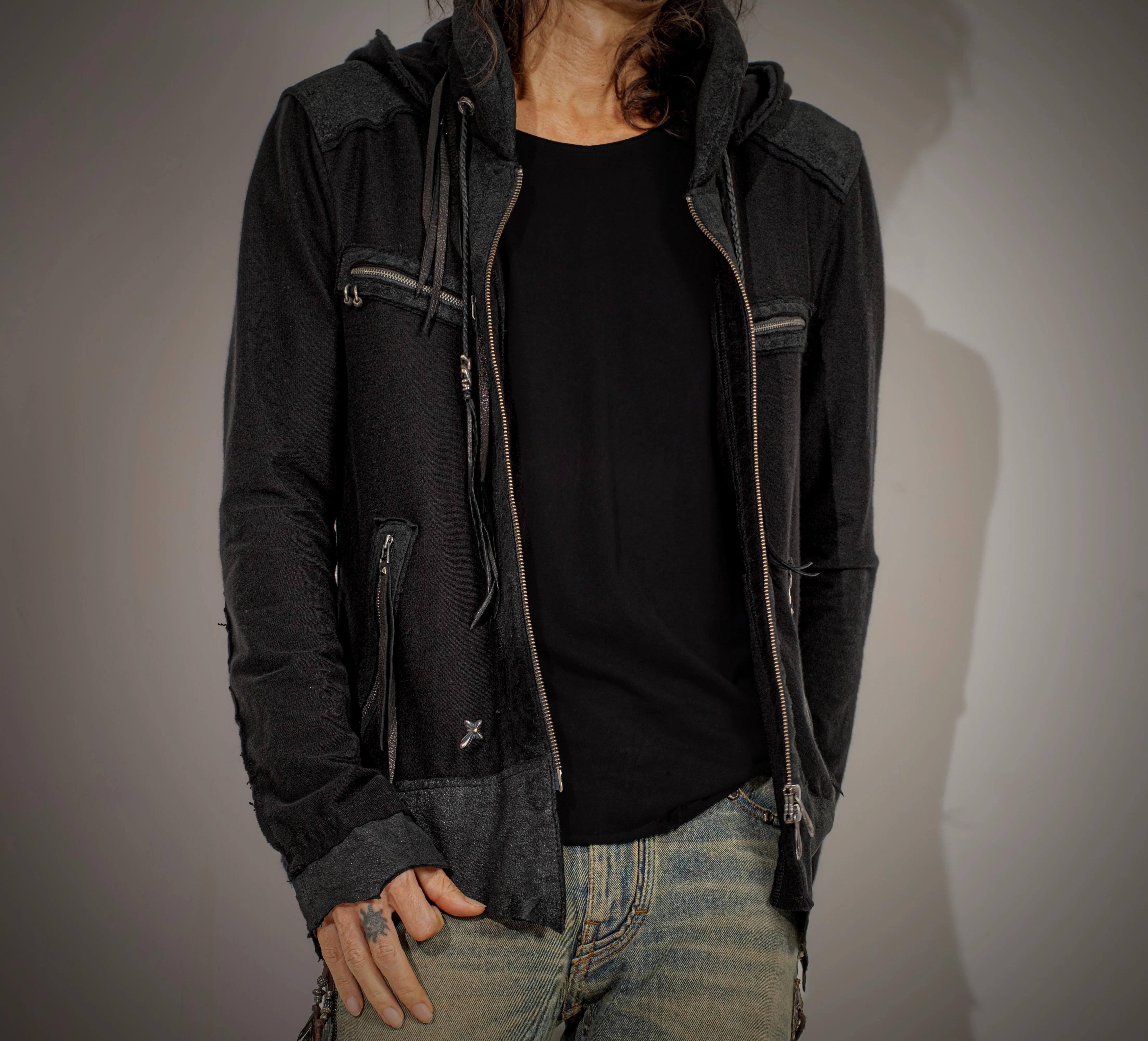L. Breaker Hoodie Black - Image 4