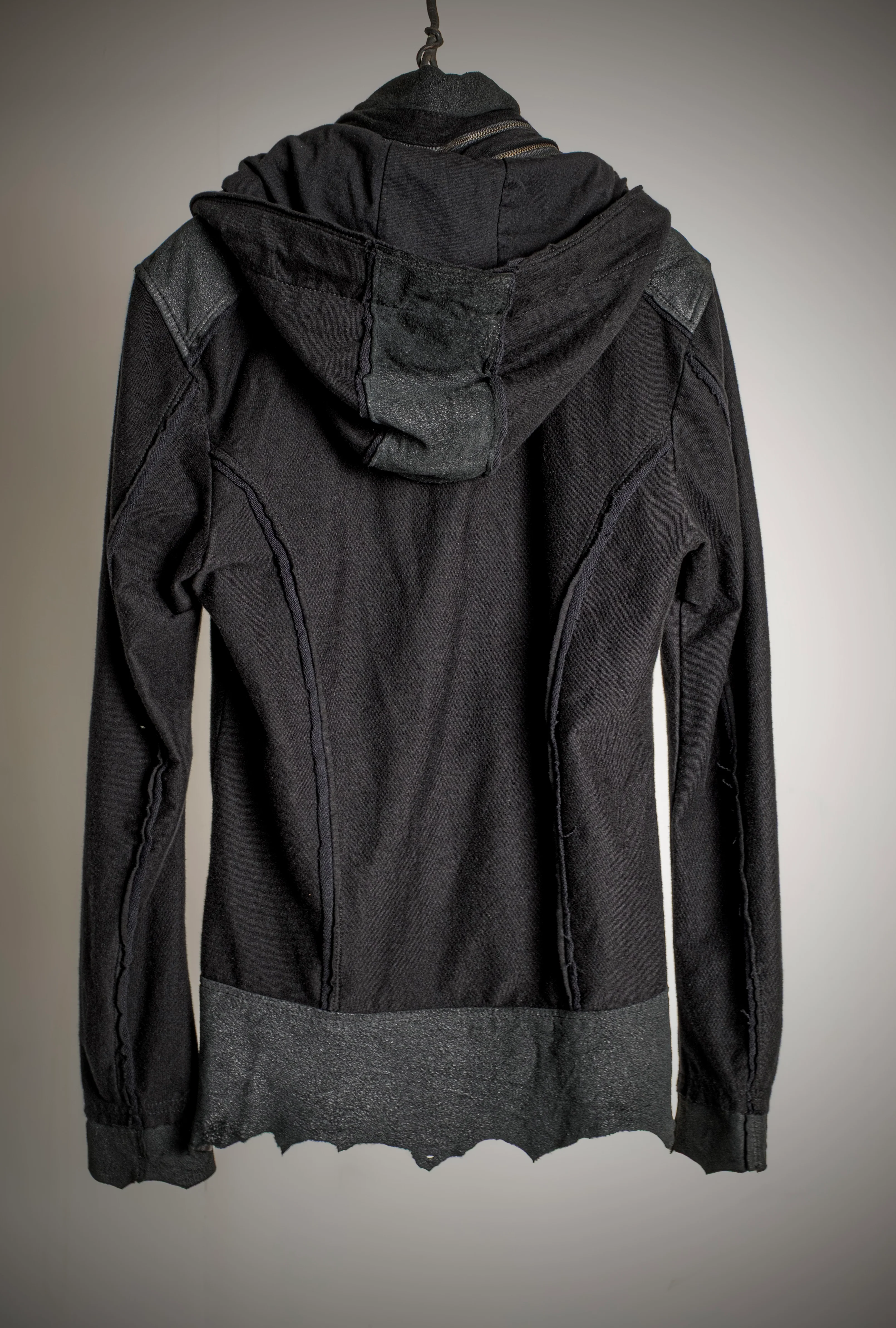 L. Breaker Hoodie Black - Image 7